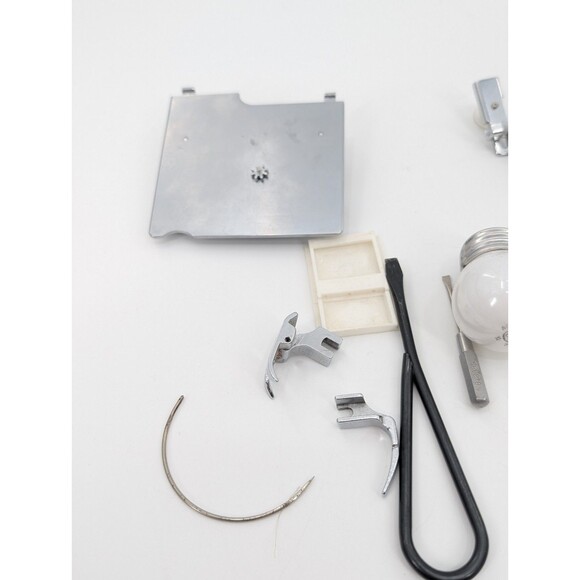 Sears Roebuck & Co. Model 1410 Zig Zag Sewing Machine Instructions and Parts - Picture 9 of 11